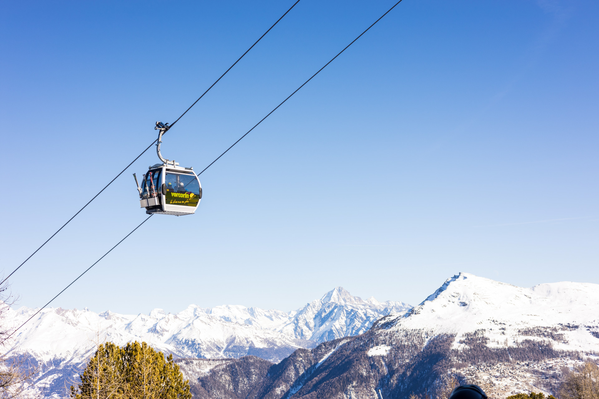 t-l-cabine-et-paysage-hivernal-10142870